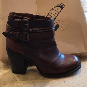 Freebird “Lion” ankle boots EUC